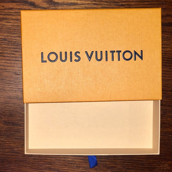 Louis Vuitton “Sarah Wallet” box and dust cloth - Picture 5 of 8